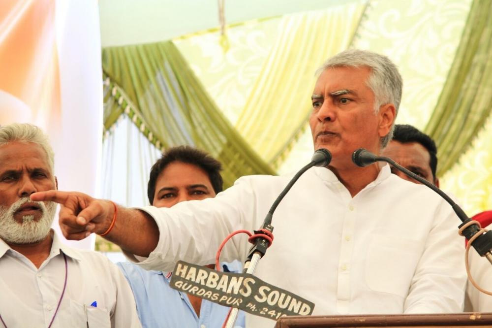 The Weekend Leader - Sunil Jakhar frontrunner as Punjab CM replacement